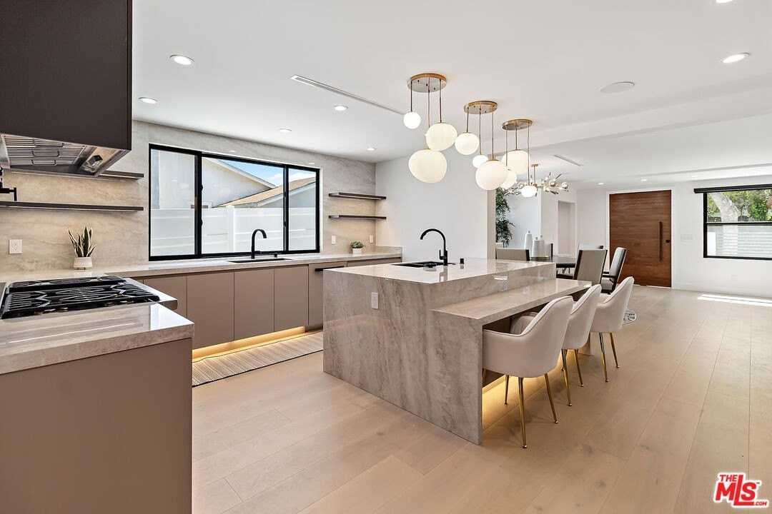 13013 Killion St - Photo 5 of 34