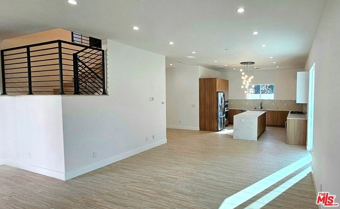 15224 W Holyland Dr - Photo 3 of 21