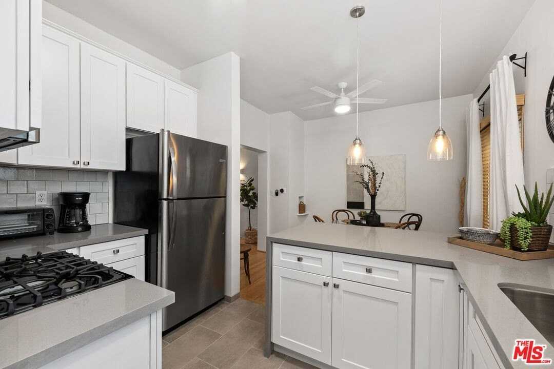 464 N Harper Ave - Photo 6 of 29