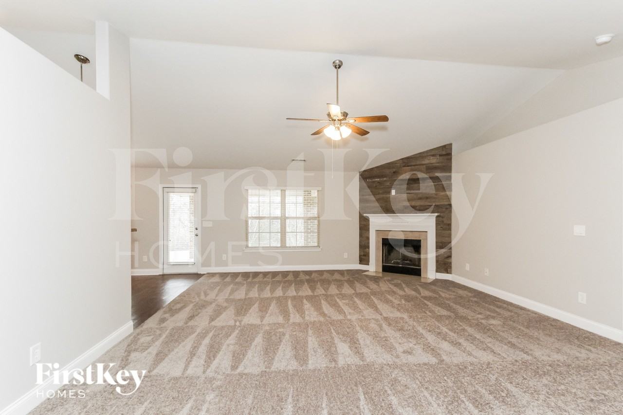 231 River Crest Cir N - Photo 2 of 19