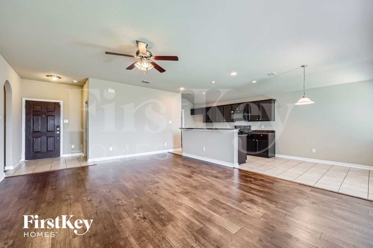 3613 Cayman Dr - Photo 4 of 28