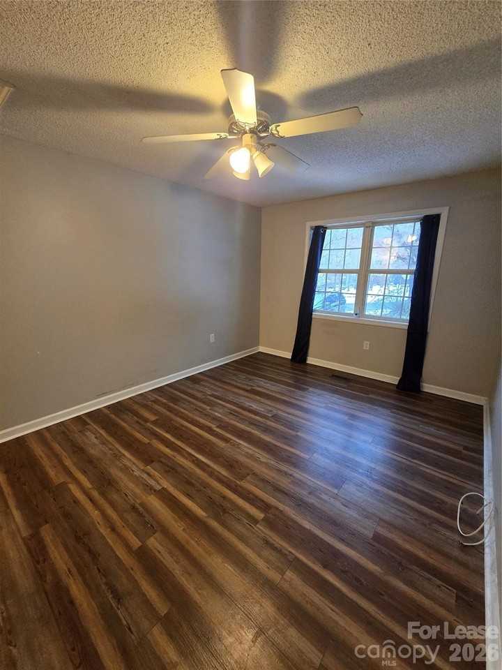 757 Firecrest St Se - Photo 4 of 9