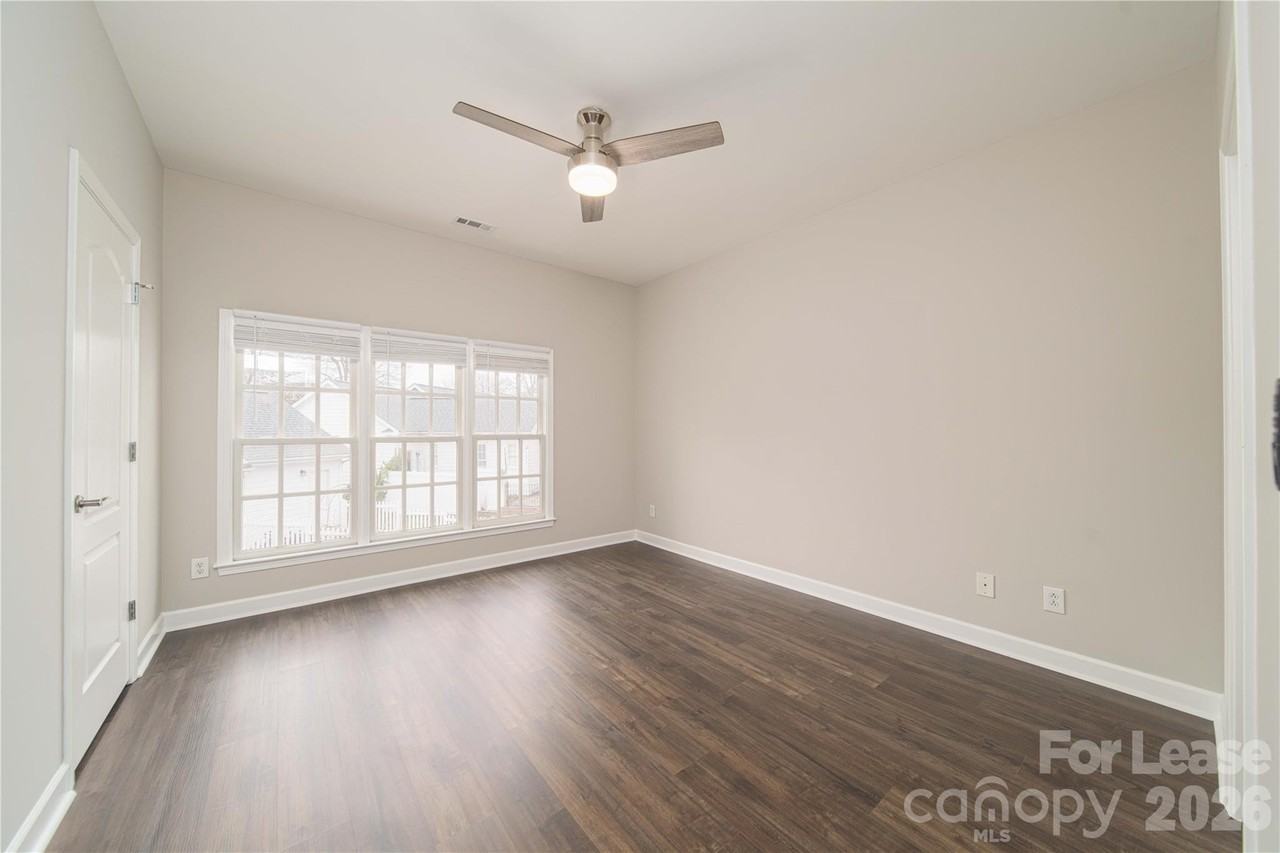 108 Southsquare Row - Photo 4 of 10