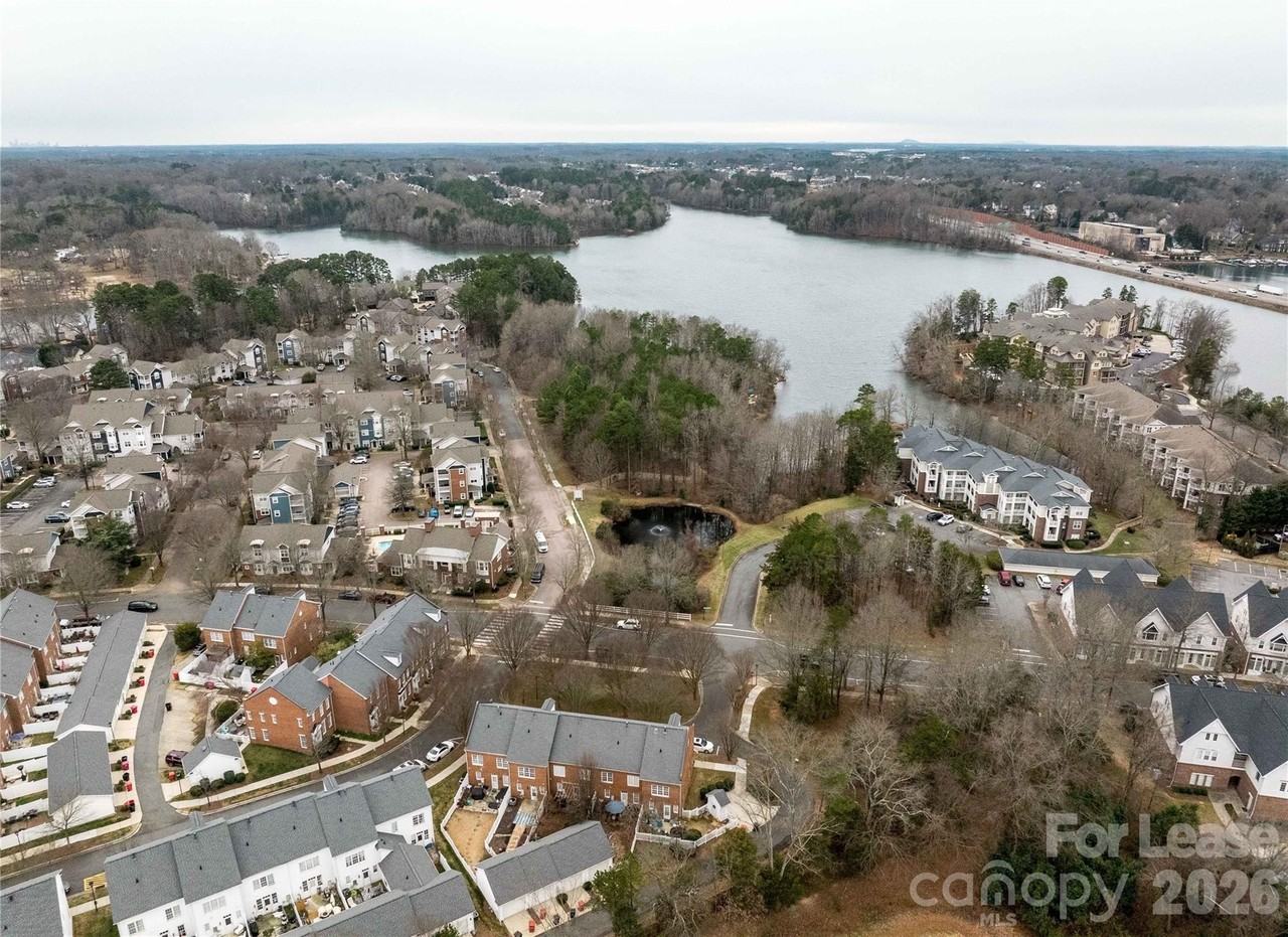 108 Southsquare Row - Photo 7 of 10