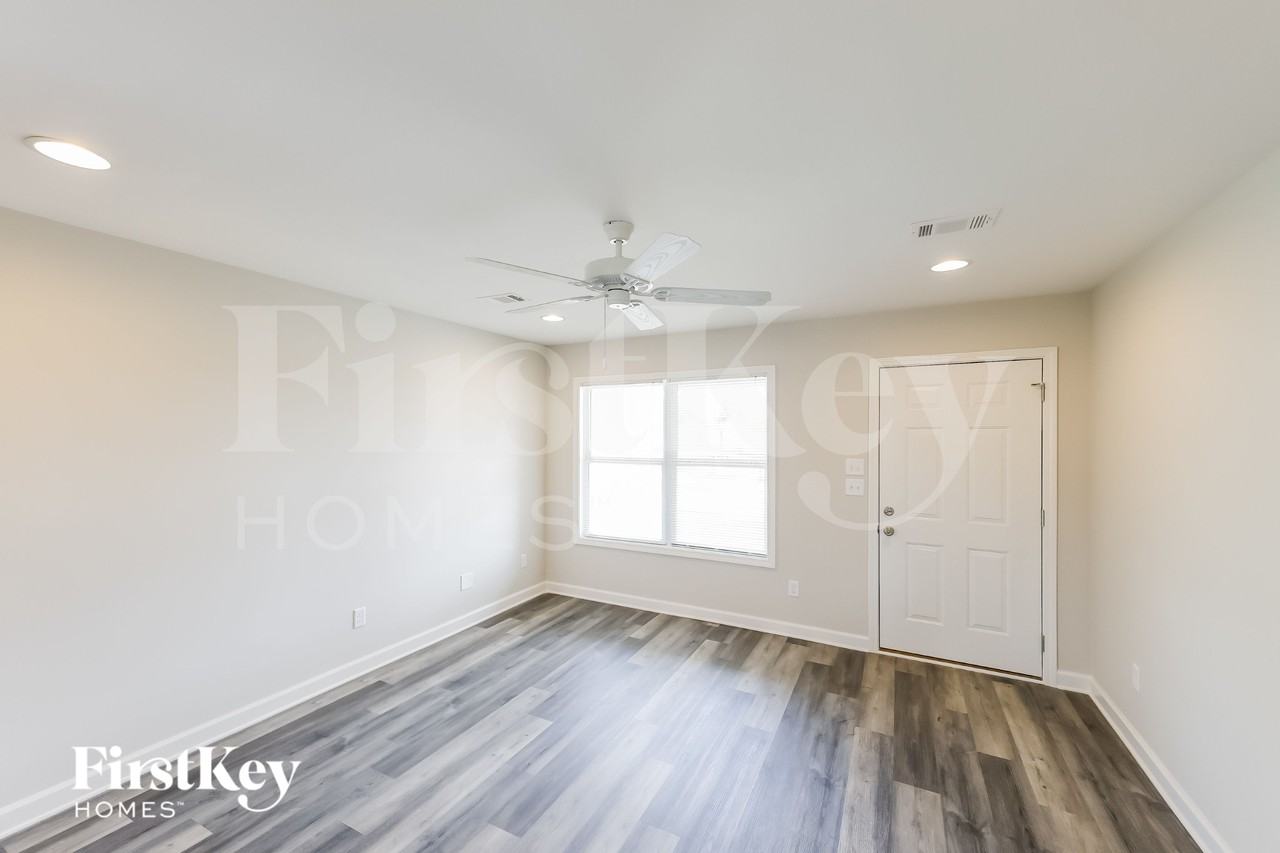 120 Castlebar Cir - Photo 3 of 15