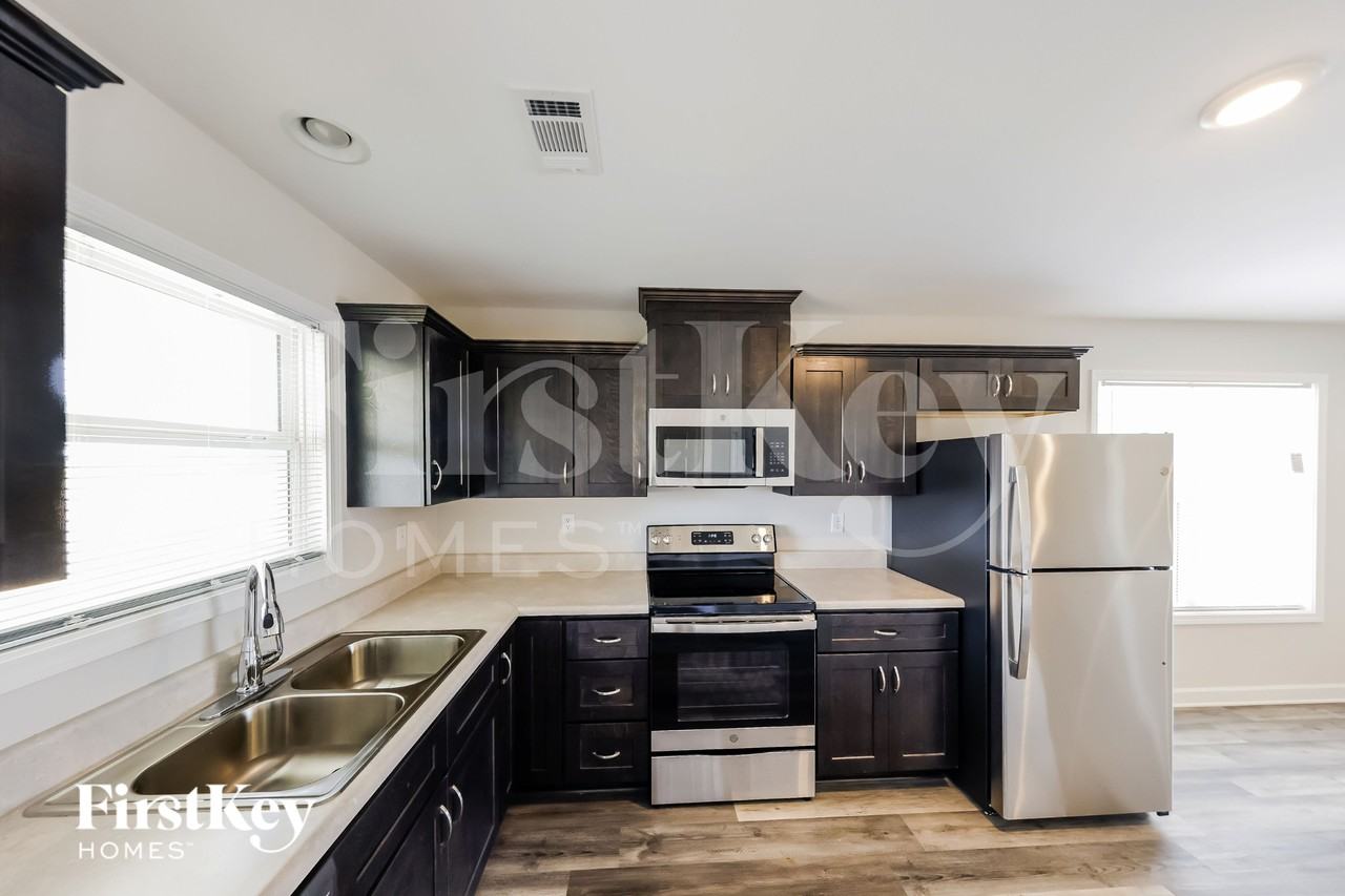 120 Castlebar Cir - Photo 6 of 15