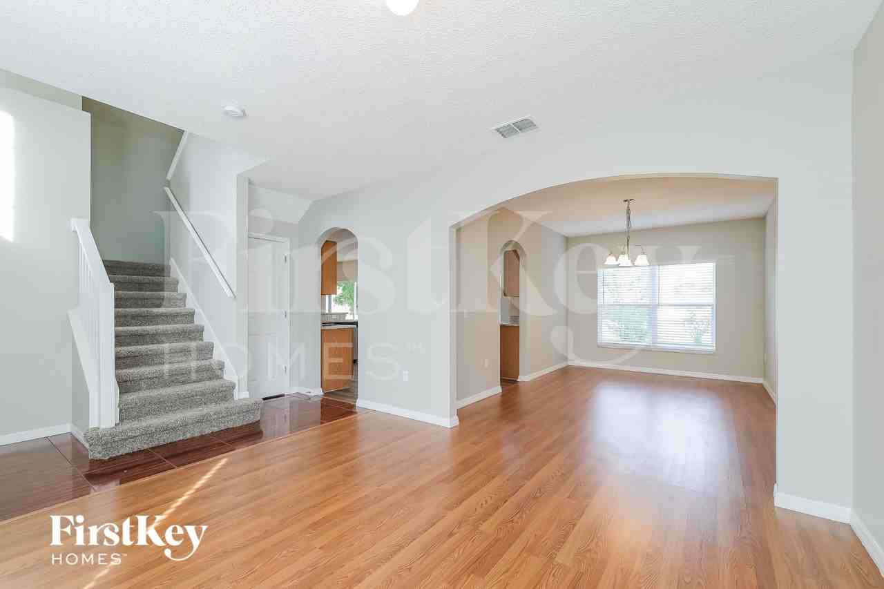 912 Cumbran Ln - Photo 3 of 15