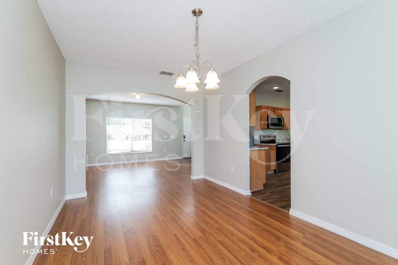 912 Cumbran Ln - Photo 4 of 15