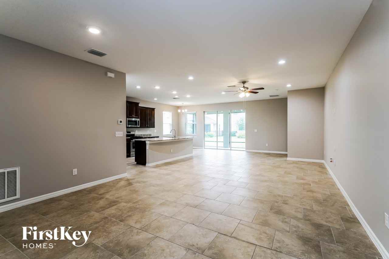 7517 Lantern Park Ave - Photo 2 of 15