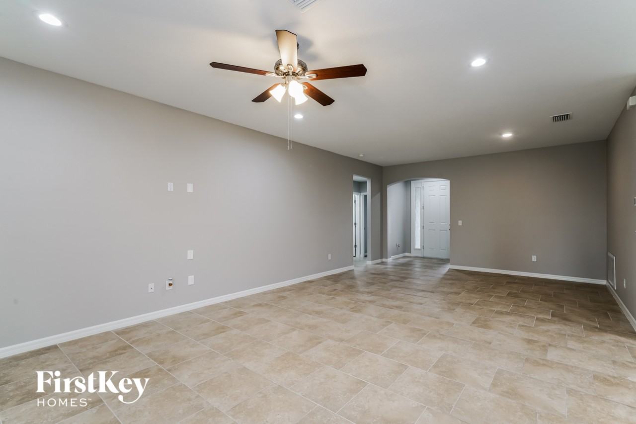 7517 Lantern Park Ave - Photo 3 of 15