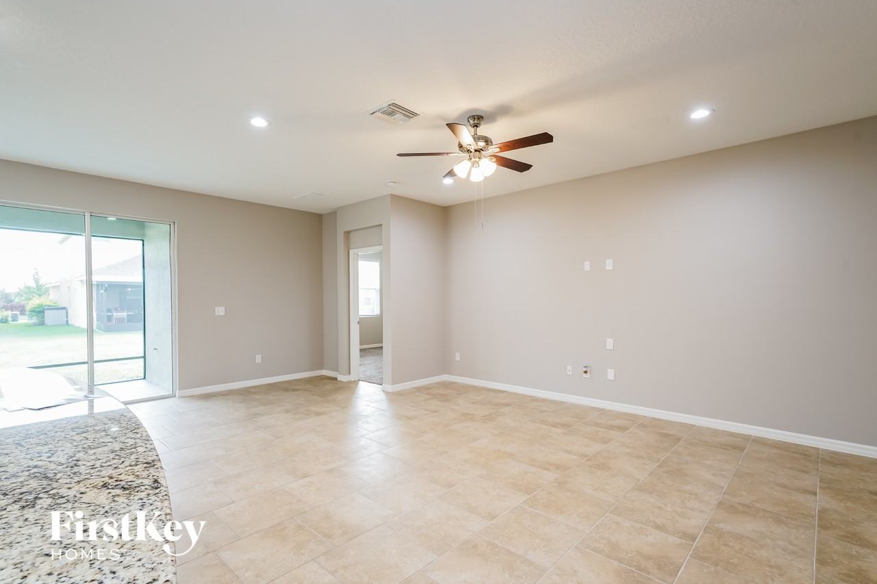 7517 Lantern Park Ave - Photo 4 of 15