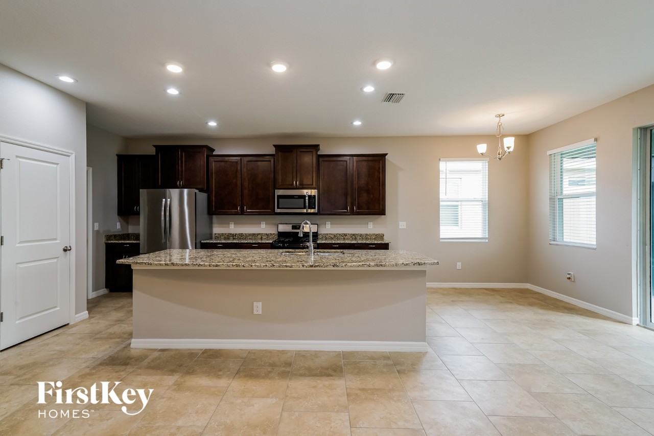 7517 Lantern Park Ave - Photo 7 of 15