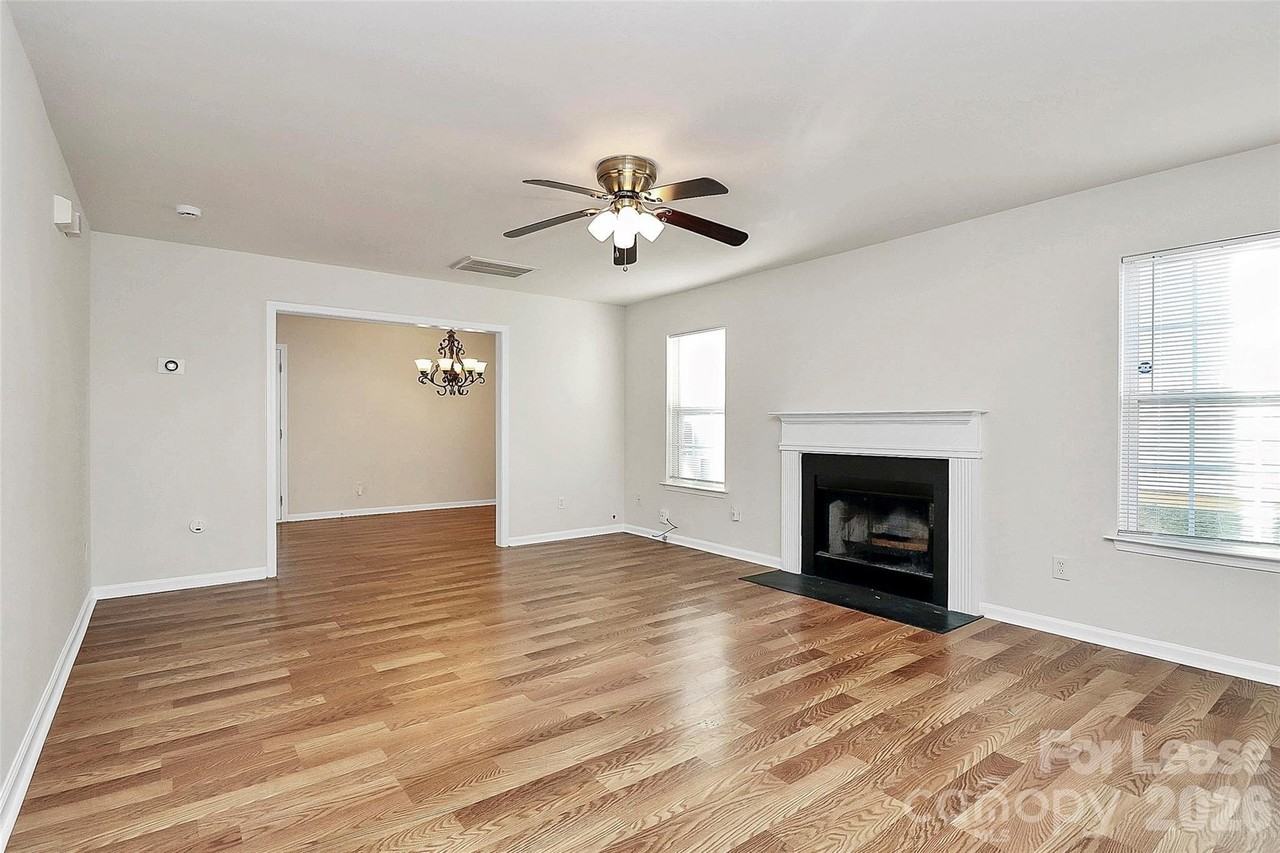 2134 Cindy Creek Ln - Photo 2 of 21