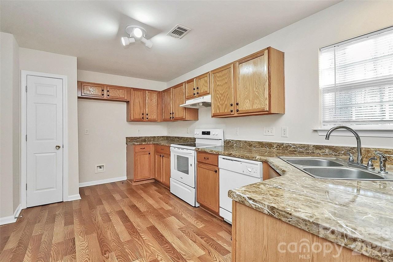 2134 Cindy Creek Ln - Photo 4 of 21