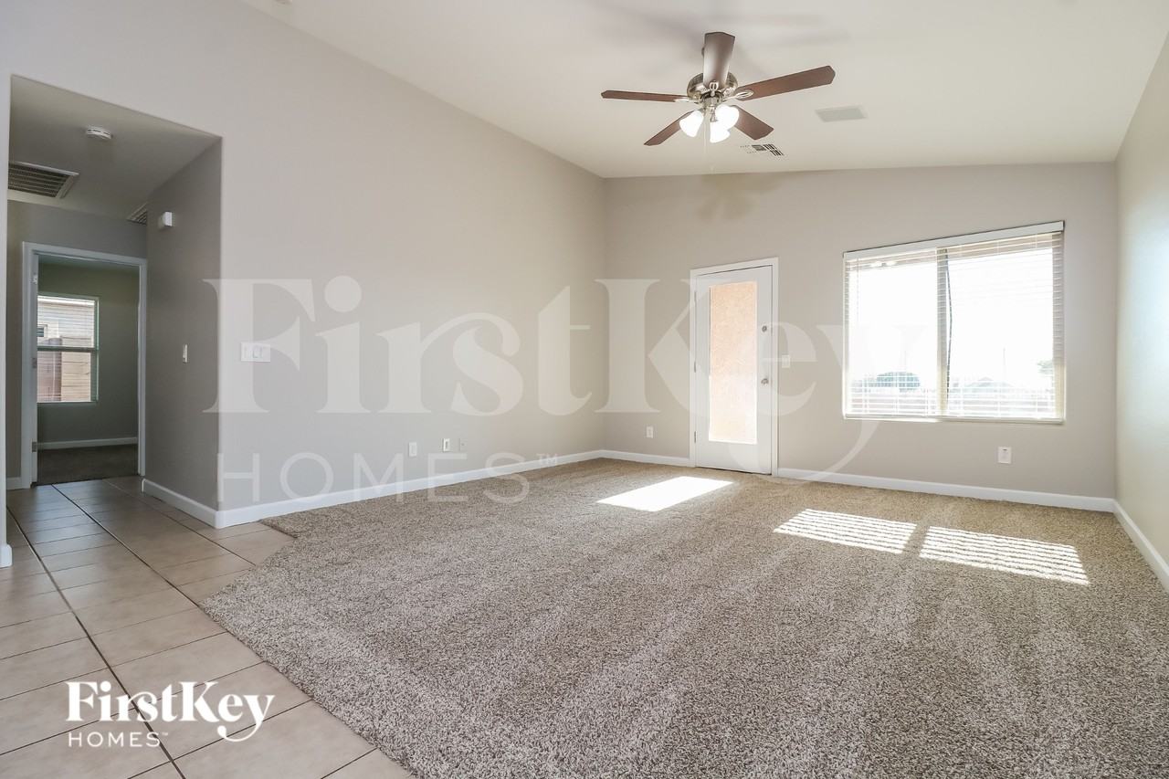 21621 W Watkins St - Photo 3 of 18