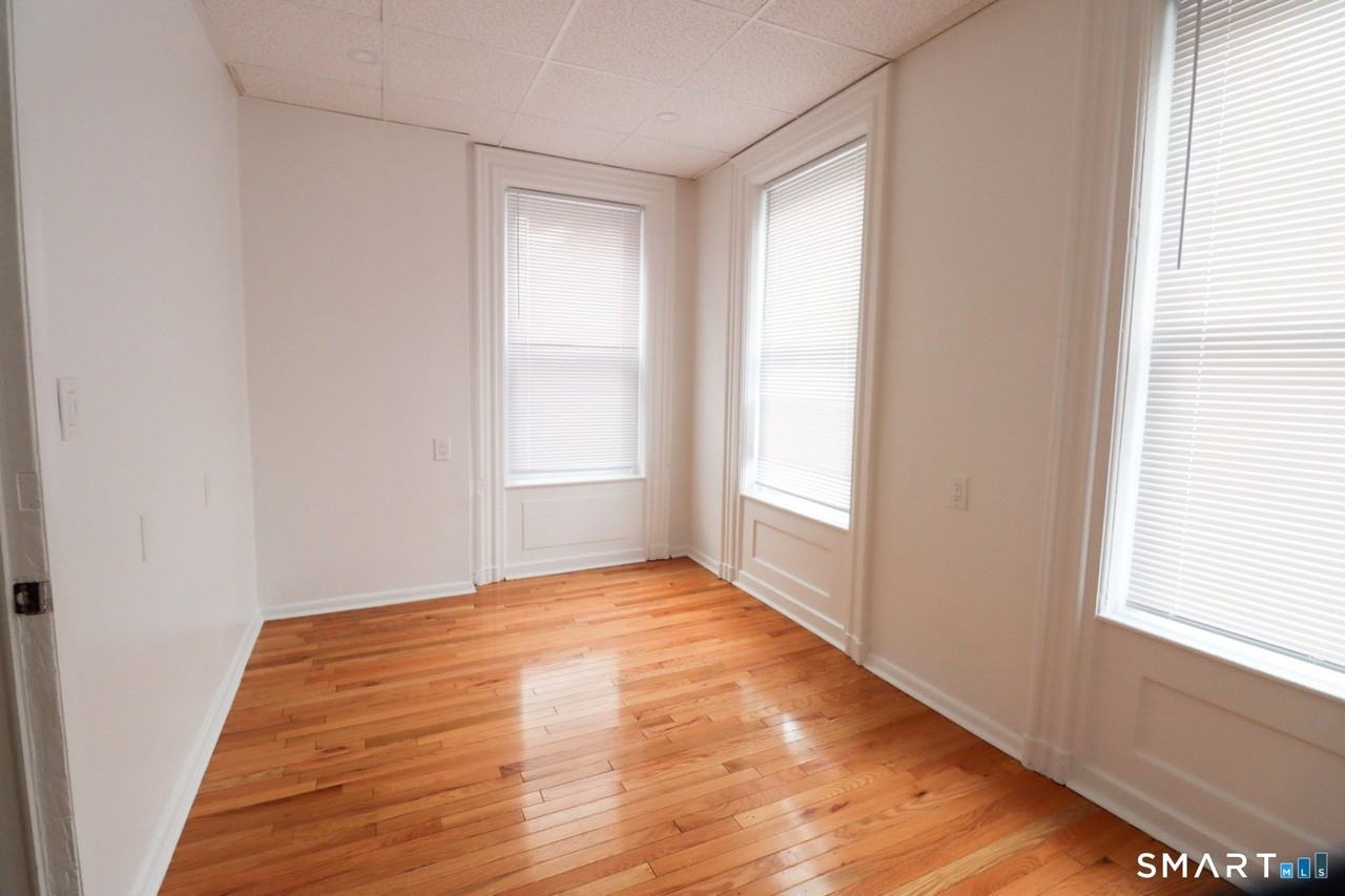 140 State St Apt D #D - Photo 2 of 14