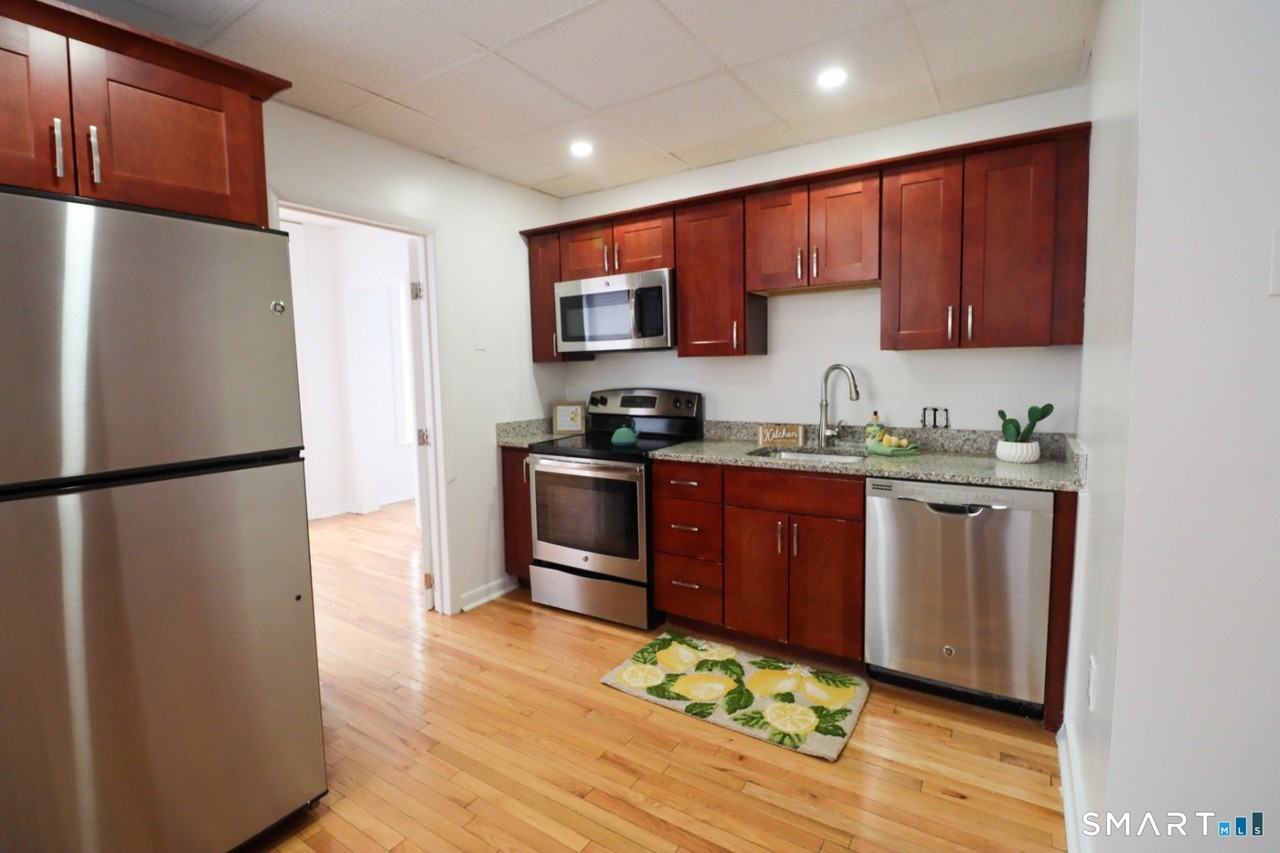 140 State St Apt D #D - Photo 4 of 14