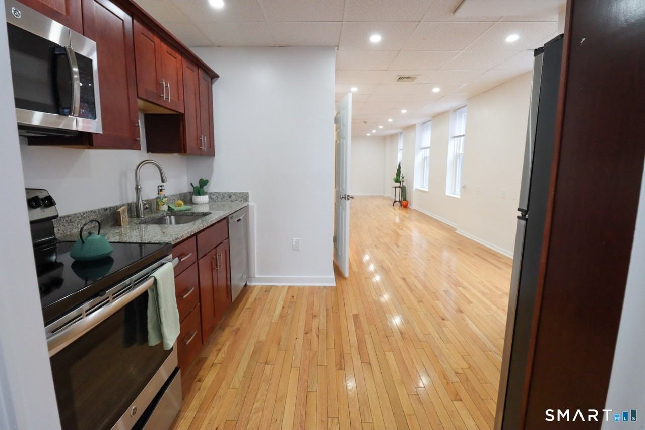 140 State St Apt D #D - Photo 6 of 14