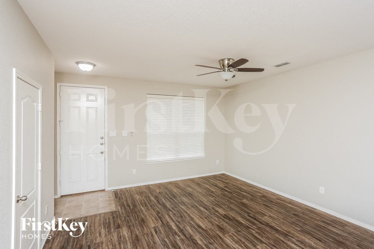 4252 Glen Abbey Dr - Photo 2 of 15