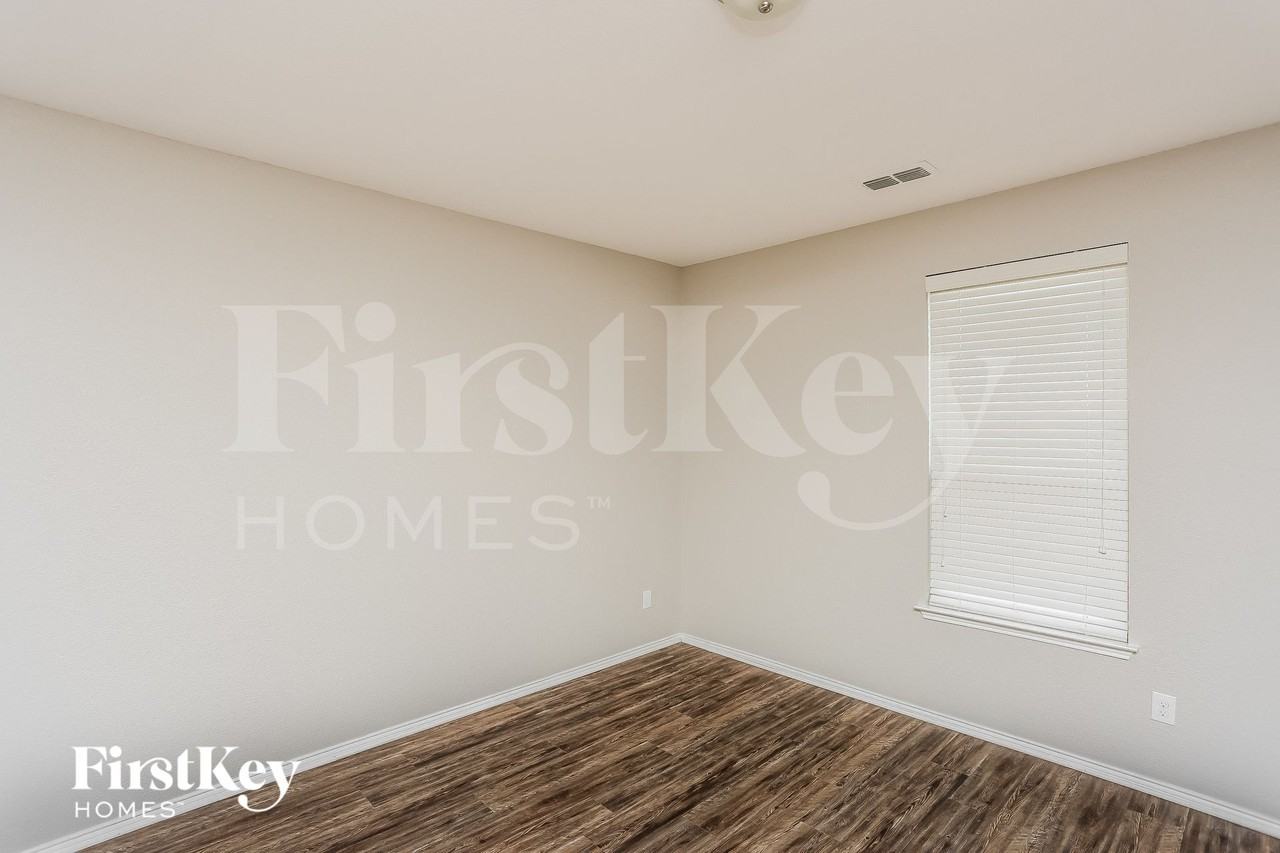 4252 Glen Abbey Dr - Photo 3 of 15