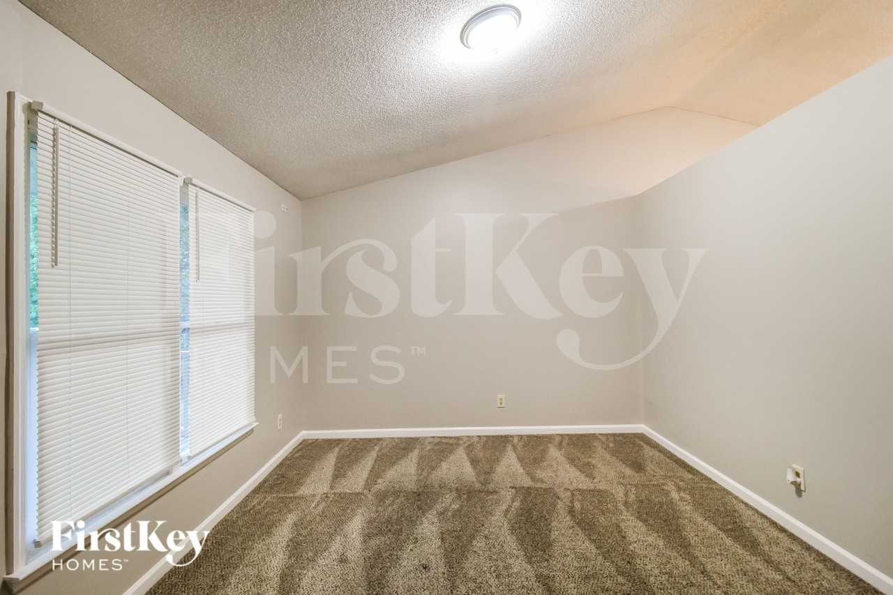 5456 Fox Haven Trl - Photo 4 of 16