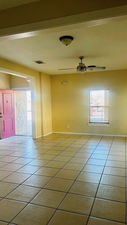 3026 Laura St - Photo 3 of 14