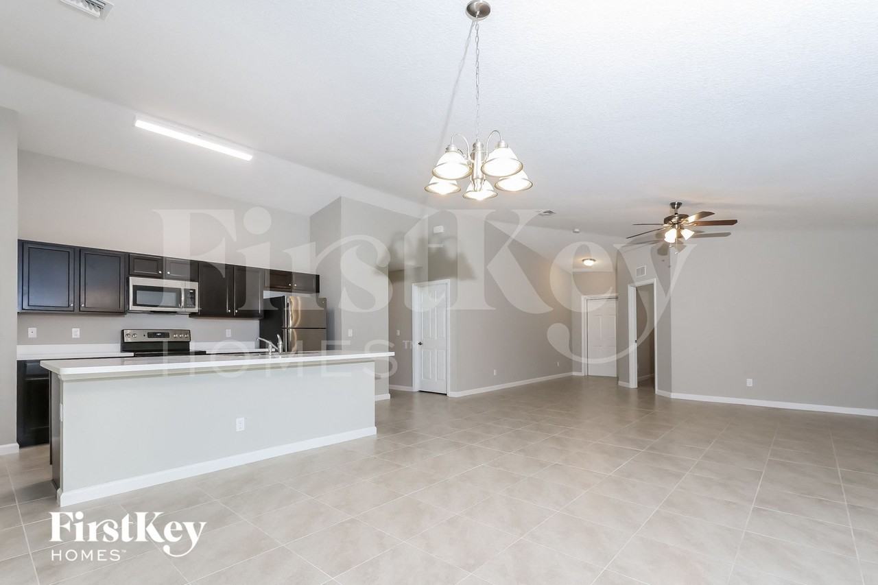 713 Se Lansdowne Ave - Photo 4 of 15