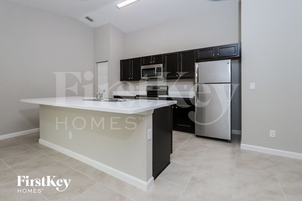 713 Se Lansdowne Ave - Photo 5 of 15