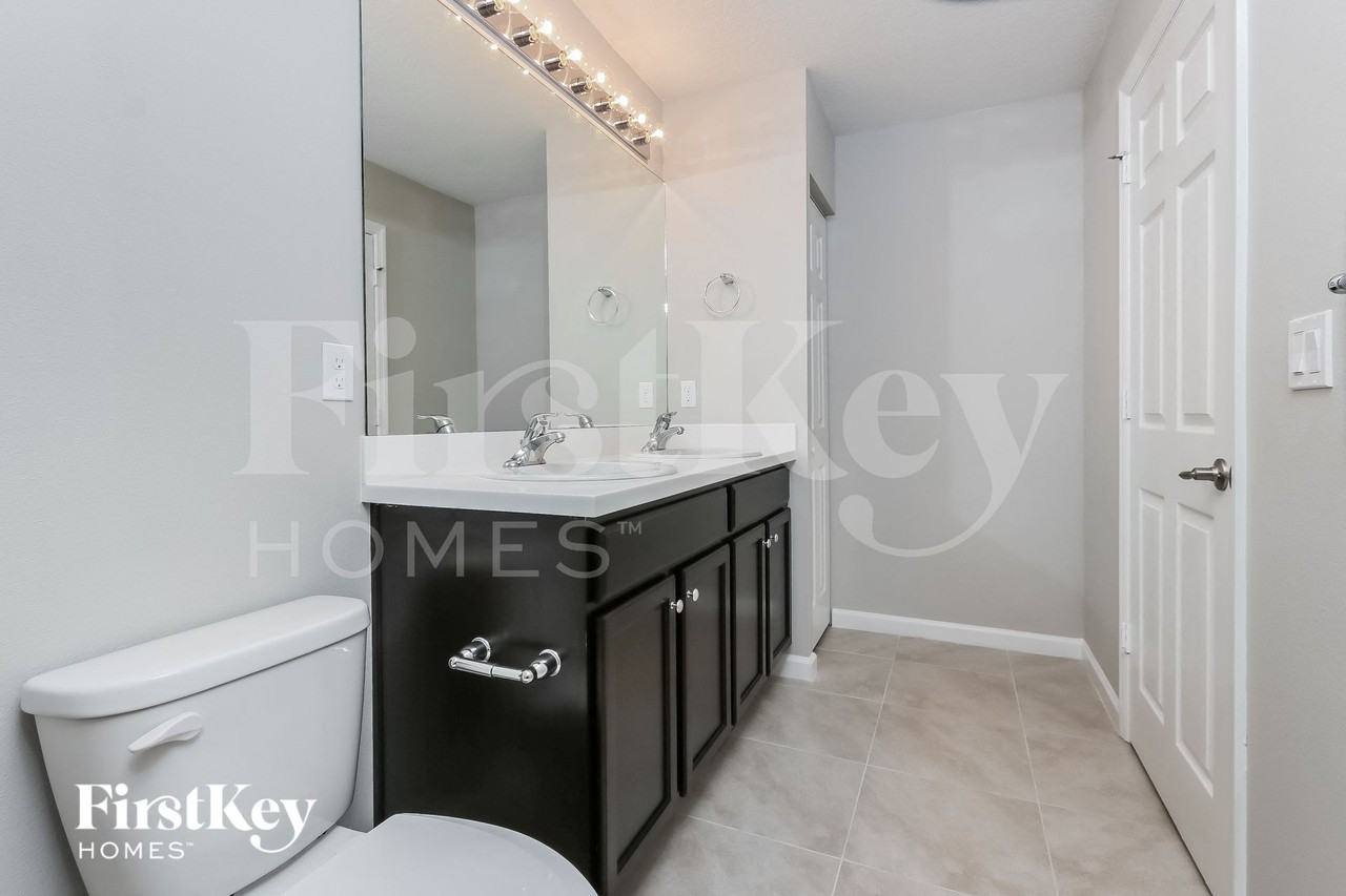 713 Se Lansdowne Ave - Photo 7 of 15