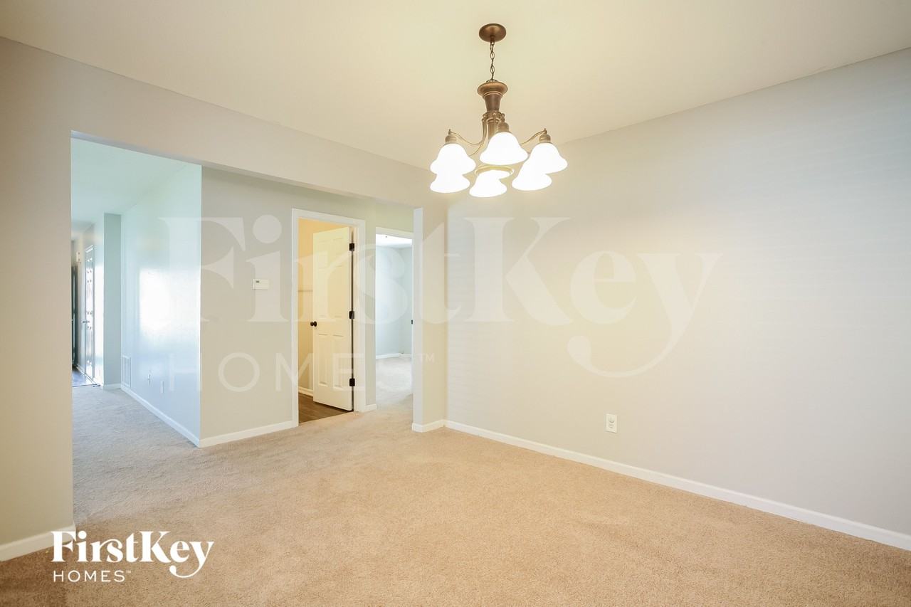 5570 Dollar Forge Dr - Photo 3 of 15