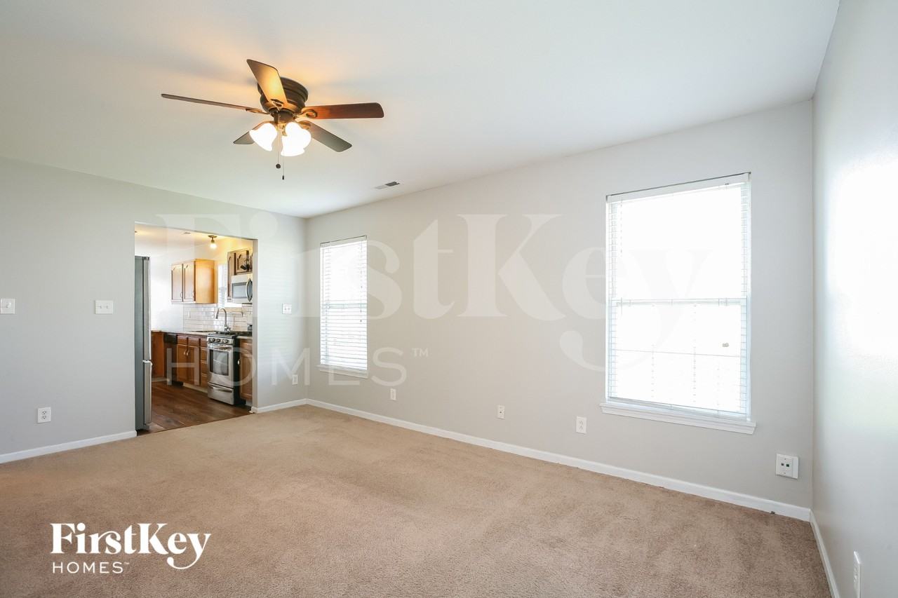 5570 Dollar Forge Dr - Photo 5 of 15