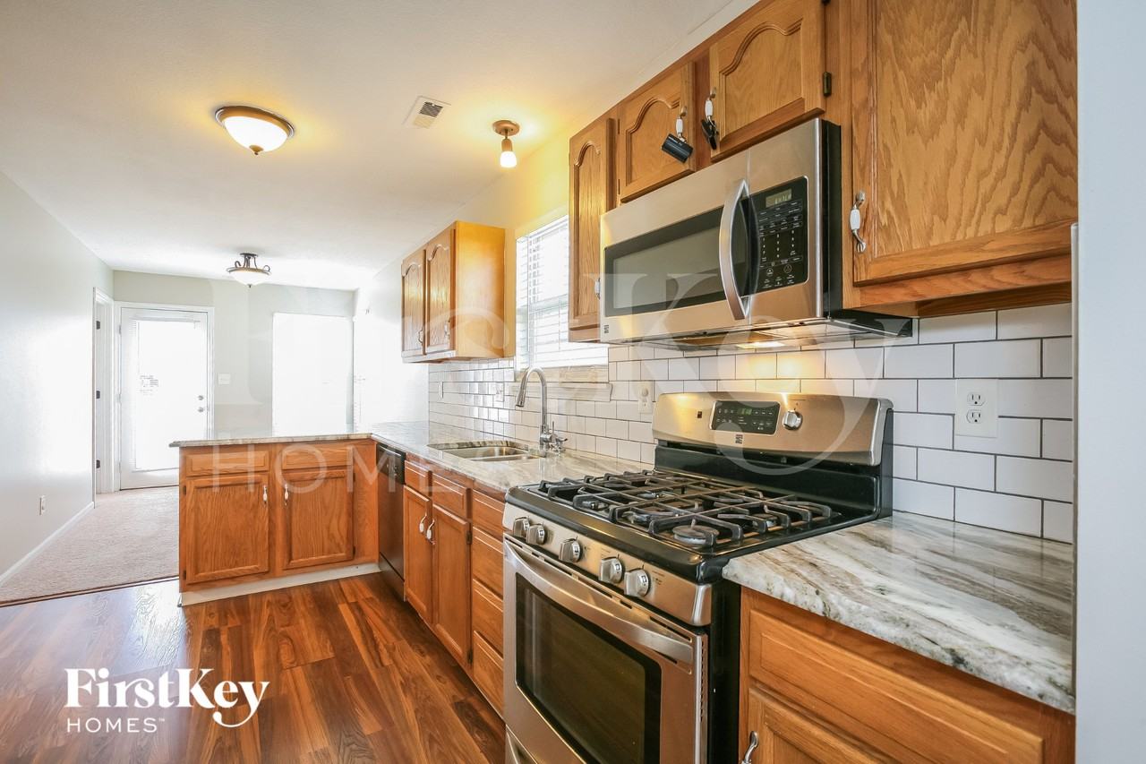 5570 Dollar Forge Dr - Photo 6 of 15