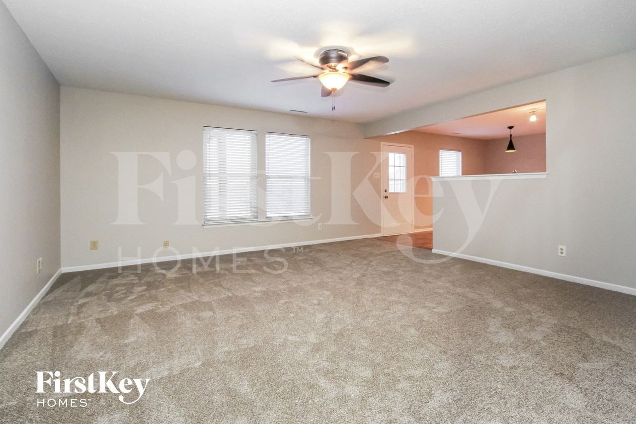 2848 Ludwig Dr - Photo 2 of 15