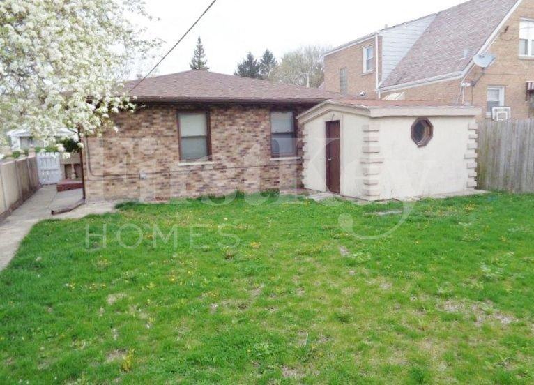 2337 121st St - Photo 3 of 22