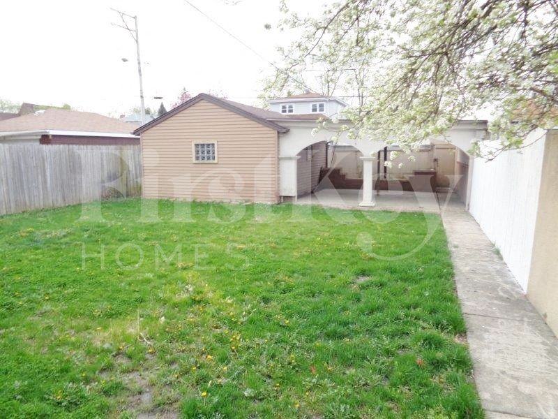 2337 121st St - Photo 4 of 22