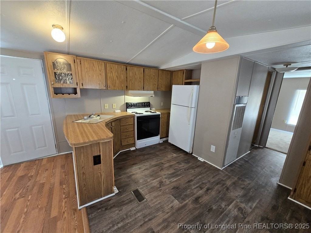 826 Rembrandt Dr - Photo 2 of 12