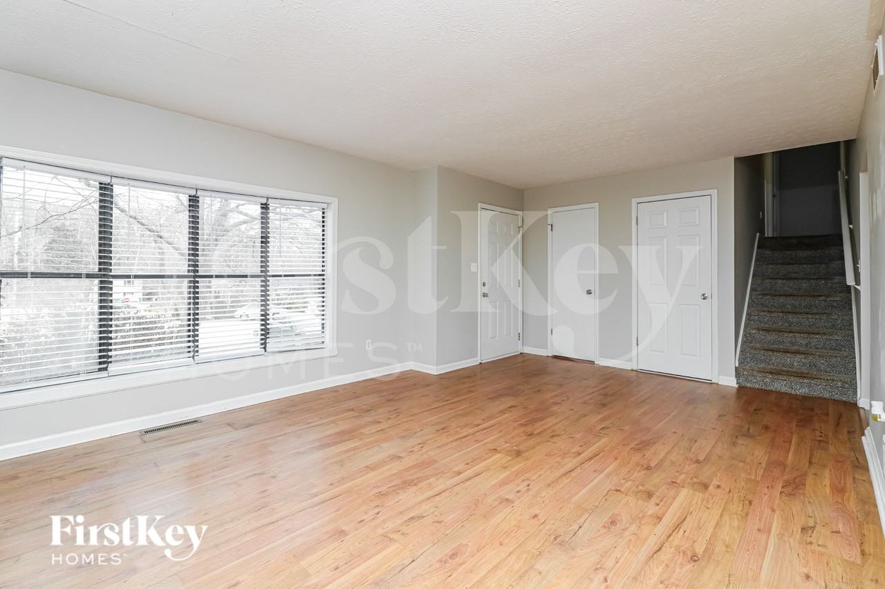 1006 Hicksmil Ct Sw - Photo 3 of 19