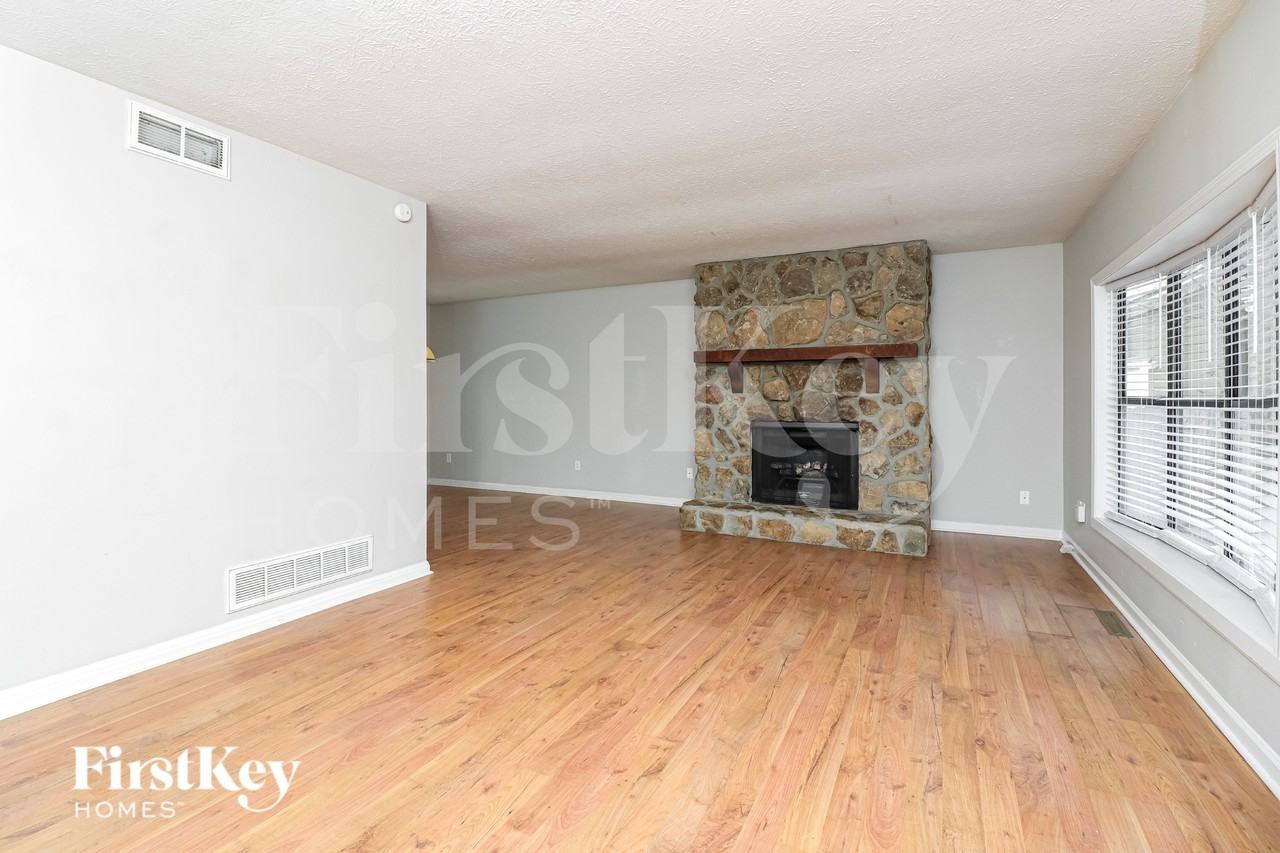 1006 Hicksmil Ct Sw - Photo 4 of 19