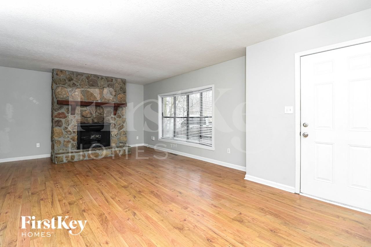 1006 Hicksmil Ct Sw - Photo 6 of 19