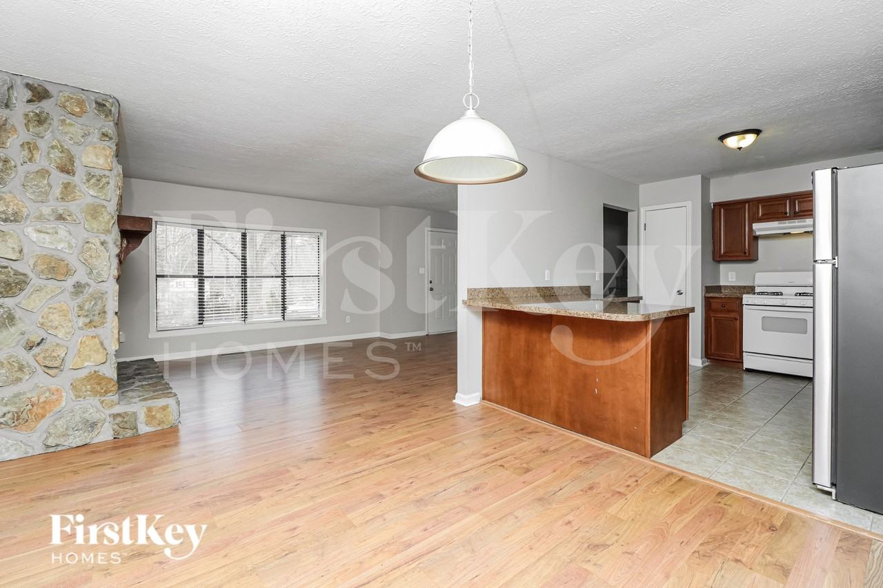 1006 Hicksmil Ct Sw - Photo 7 of 19