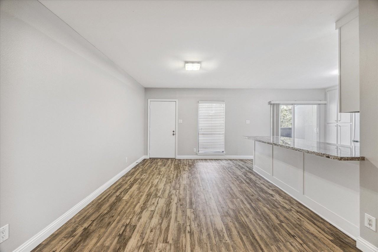 4711 Aftonshire Dr - Photo 2 of 10