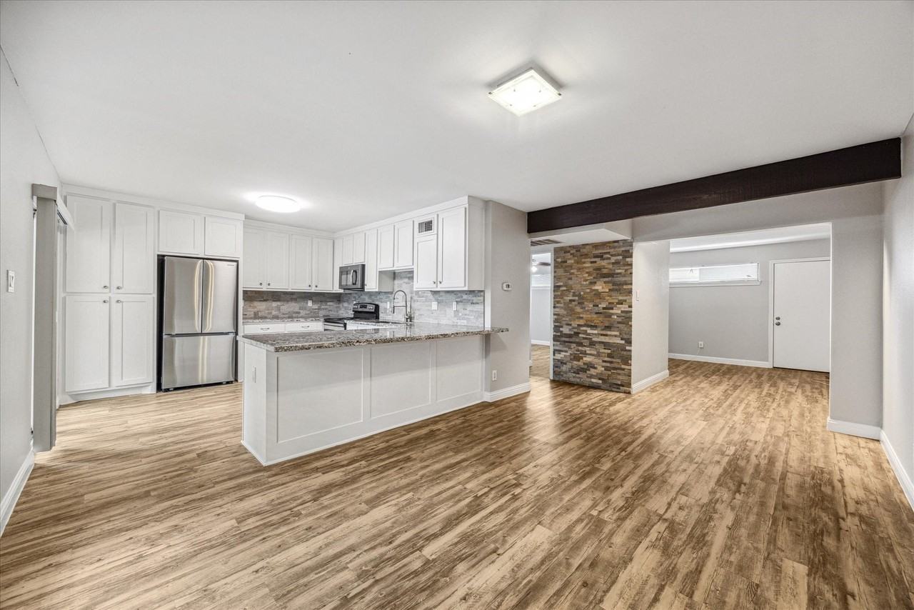 4711 Aftonshire Dr - Photo 3 of 10