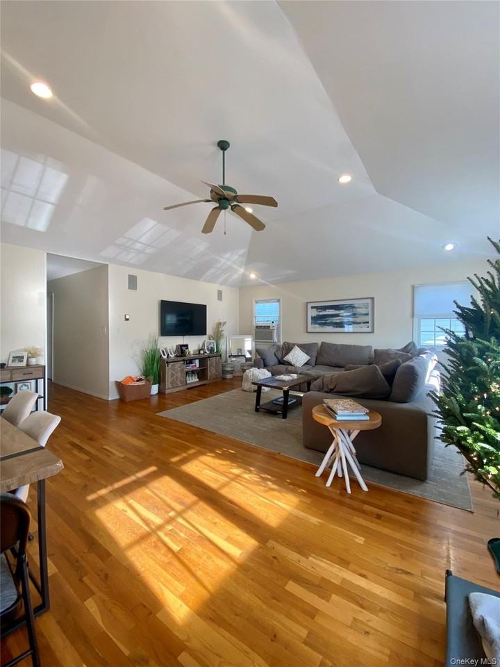 641 E Olive St - Photo 4 of 13