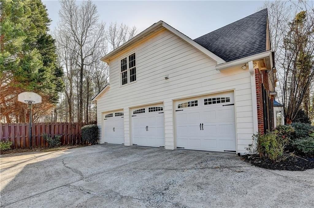 4910 Wimborne Ct - Photo 3 of 35