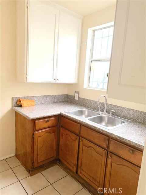 1925 W 35th St - Photo 7 of 11
