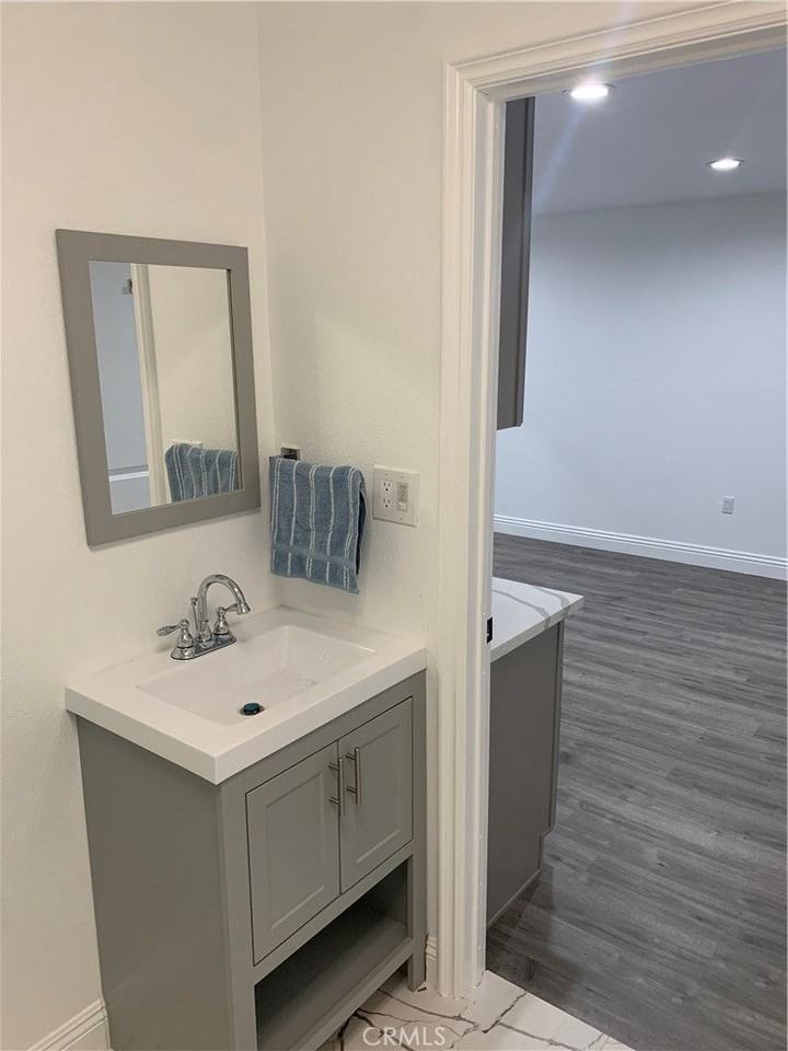 4756 Foxborough Ct - Photo 3 of 6