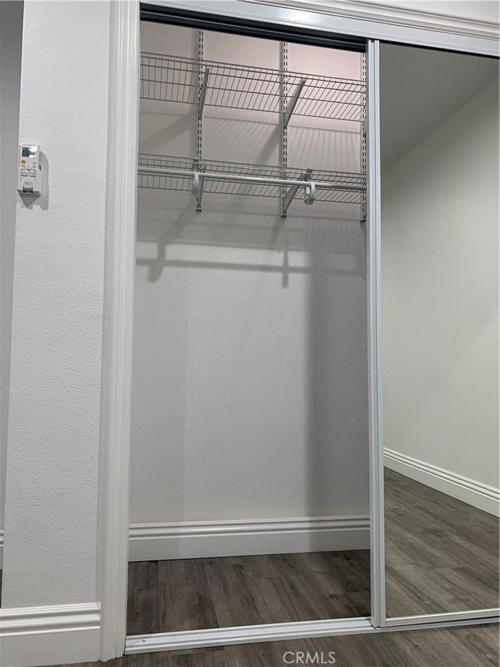 4756 Foxborough Ct - Photo 5 of 6