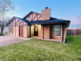 featured image of 1225 Clover Dr