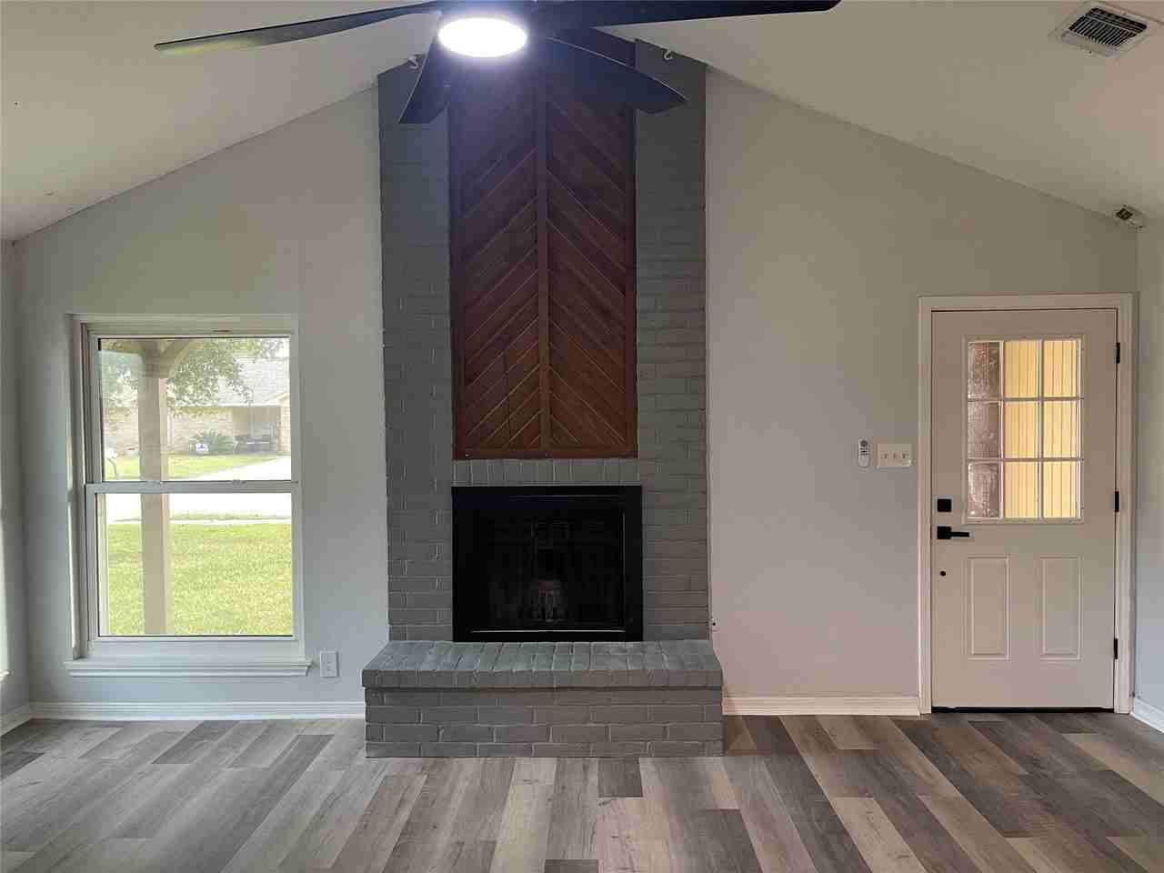 1225 Clover Dr - Photo 2 of 14