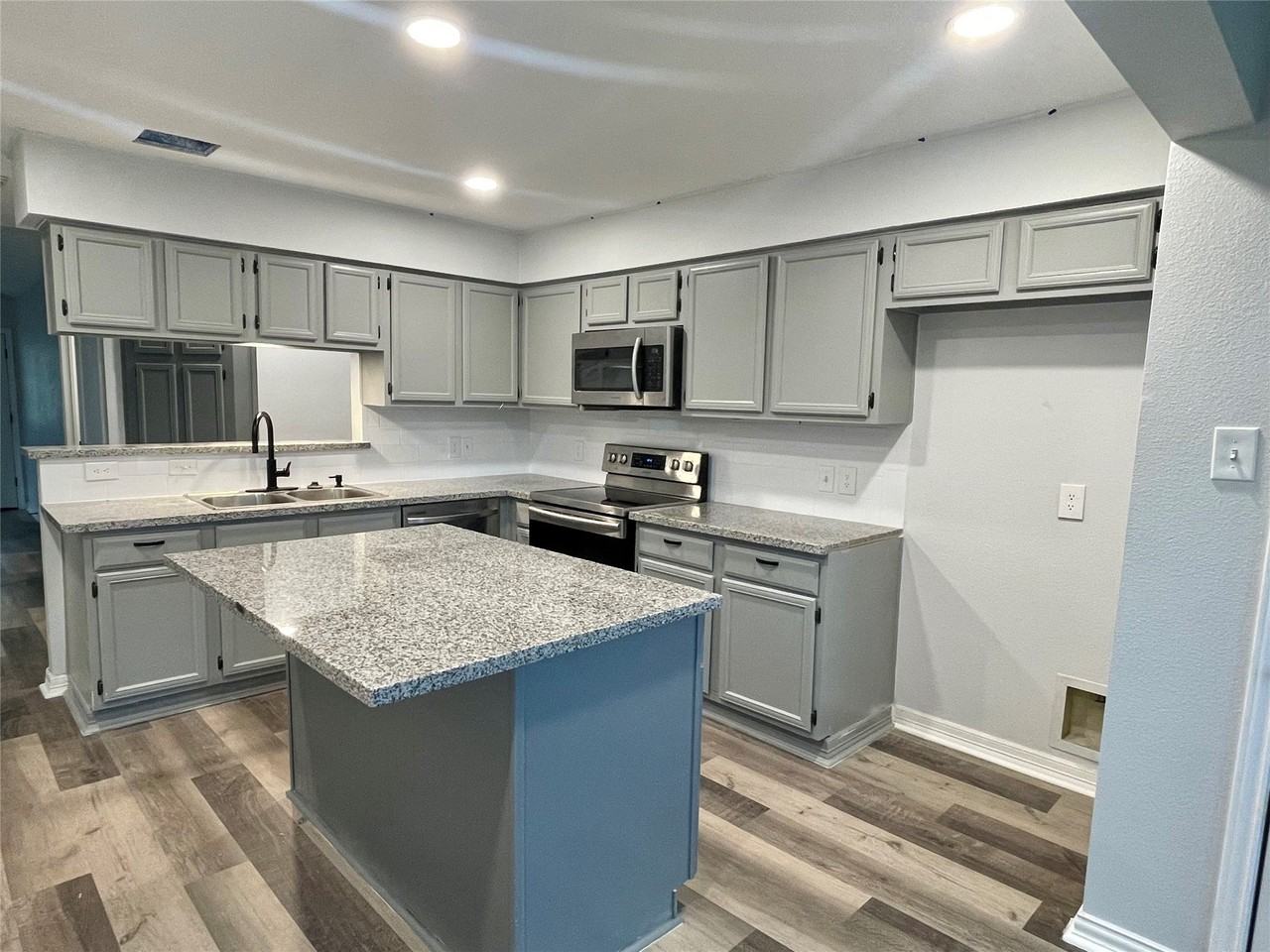 1225 Clover Dr - Photo 4 of 14